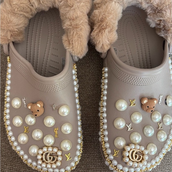 CROCS Classic White Clogs. With lots of beautiful jewels. - Picture 7 of 9